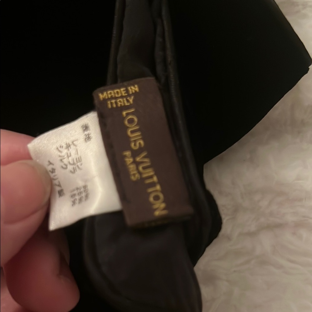 Louis Vuitton Black Velvet Scarf with Iconic LV Logo Rhinestones Silk backside - Picture 8 of 13